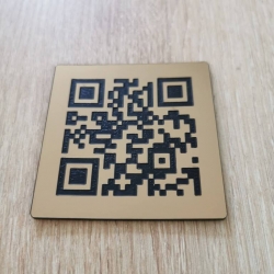 Plaque QR code - aluminium anodisé doré - 60x60mm - Ep 2mm