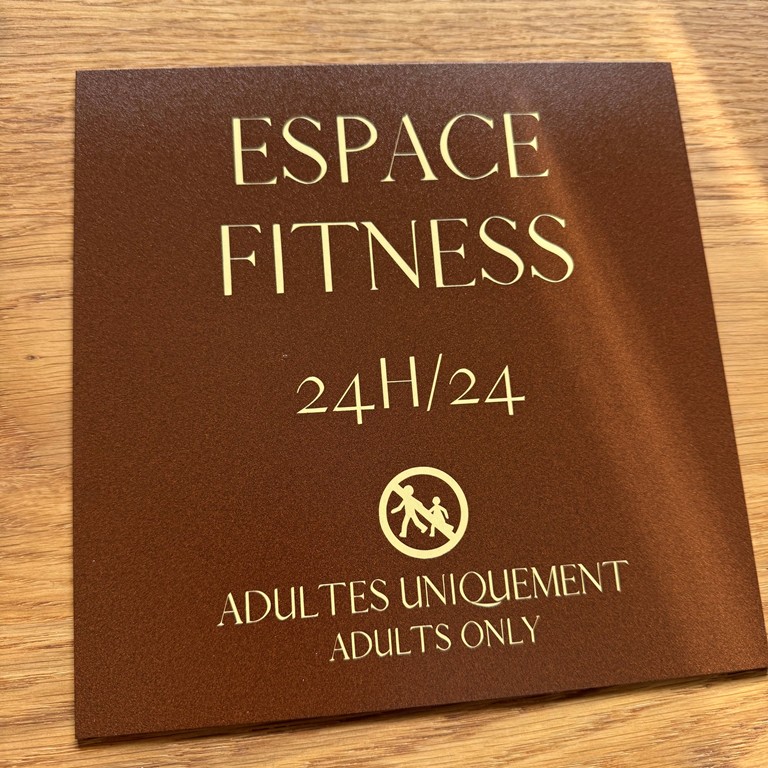 Plaque signalétique Espace Fitness finition bronze pour hôtel